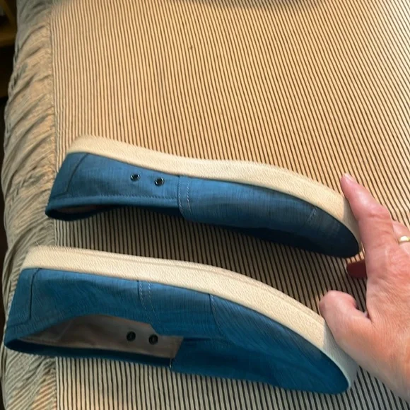 Pretty blue size 11, toms - Picture 7 of 7